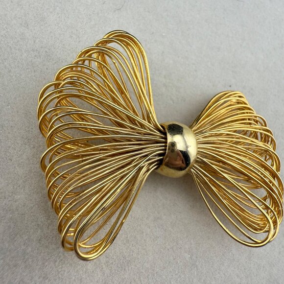 Vintage Gold Wire Bow Brooch Pin‎ Elegant Retro Costume Jewelry Accessory - Picture 3 of 5